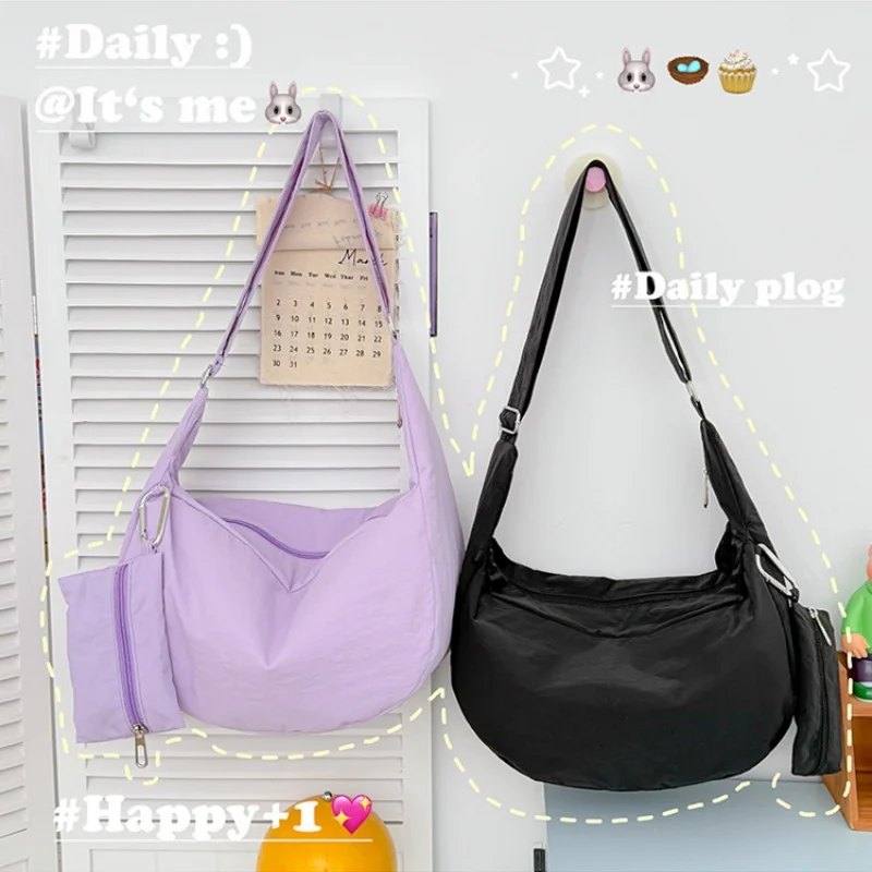 

2026 New Simple and Casual Solid Color Large Capacity Women's Dumpling Bag Shoulder Bag for Travel and Commuting