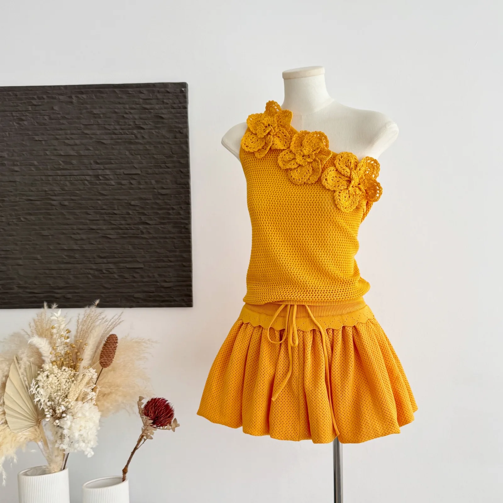 

Women's Summer Elegant Two Pieces Knitted Skirt Suit Lady 3d Flower Skew Collar Single Shoulder Tank Top + Puffy Pantskirt