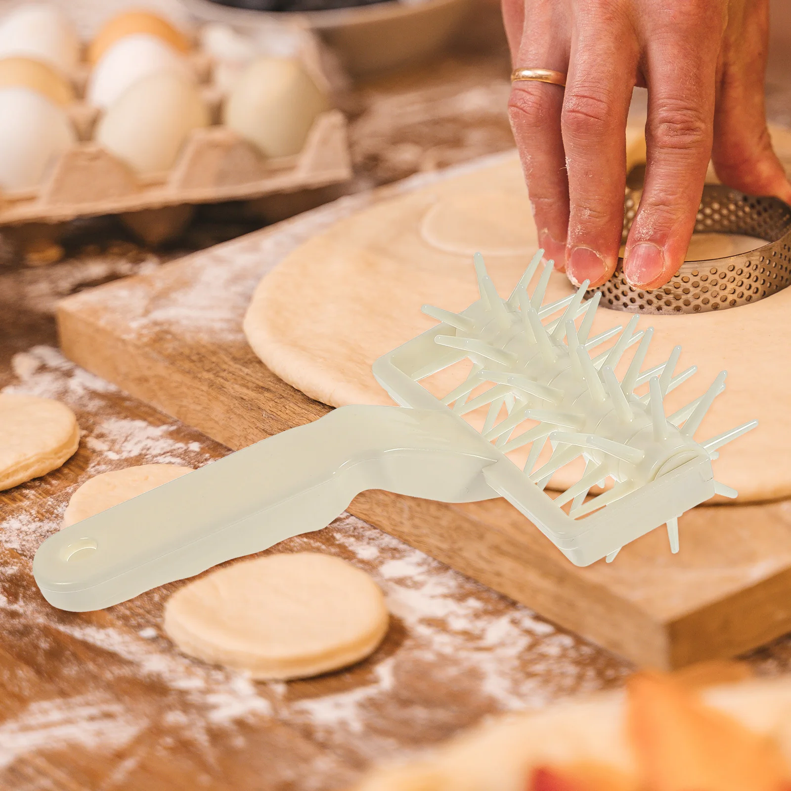 

Pizza Docker Tool with Roller Head for Baking Dough Pizza Making Kitchen Use Non-Deformable Heat Resistant Pastry Hole Puncher