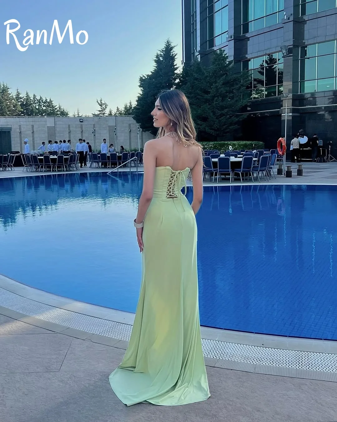 Ranmo 2025 우아한 애플 그린 매트 새틴 이브닝 드레스 사이드 포크 바닥 길이 인어 댄스 파티 드레스 맞춤형 파티 드레스