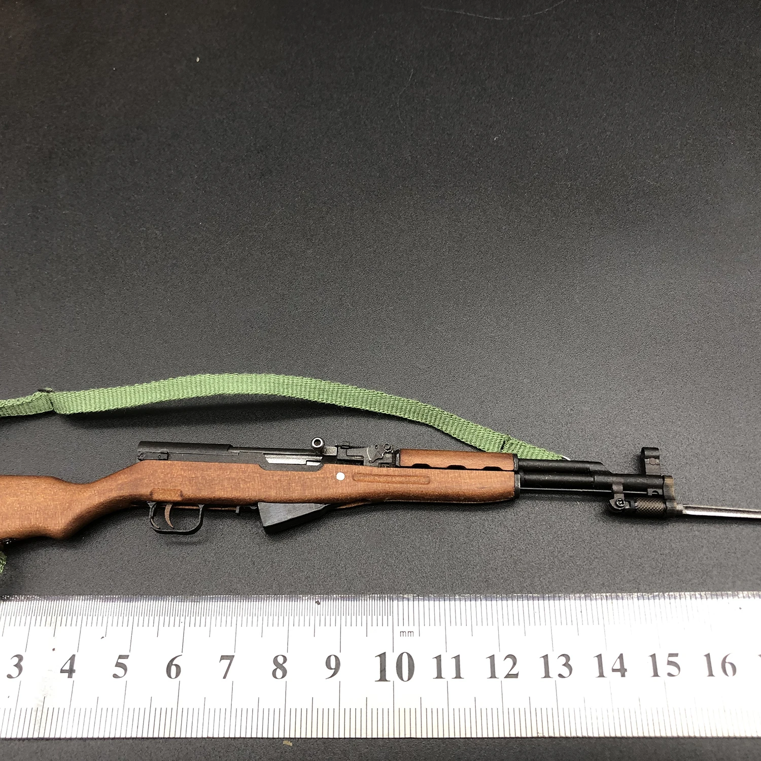Modello di fucile da paracadutista in scala 1/6 fatto a mano in legno metallo staccabile cinese tipo 56 fucile semiautomatico a baionetta per action figure da 12 pollici