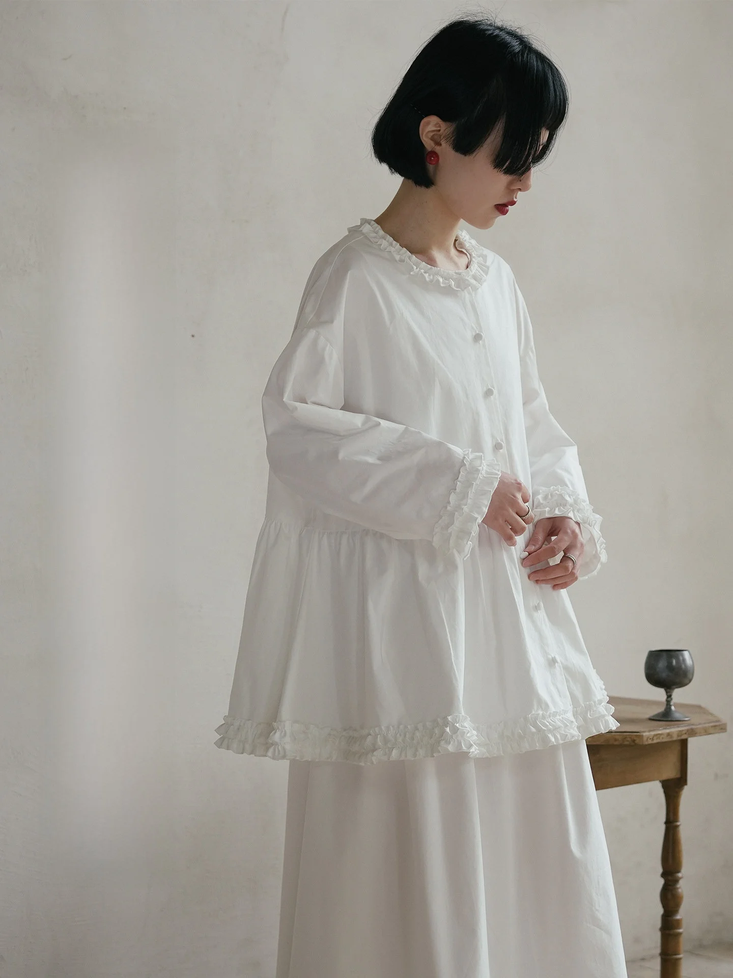 

Свободная хлопковая блузка с длинным рукавом и круглым вырезом, белая, с цветочным кружевом и узором из перьев, винтажный стиль, весенняя новинка, женский топ