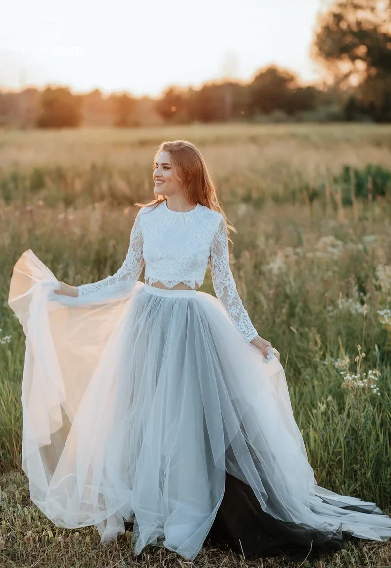 เสื้อเปิดหลังสไตล์โบฮีเมียนสีดำขาว กระโปรงไล่เฉดสีขาวดำ และชุดเจ้าสาวแยกชิ้นแบบใหม่ของโซเฟียจาก Stylishbrideaccs ชุดแต่งงานสีดำขาว