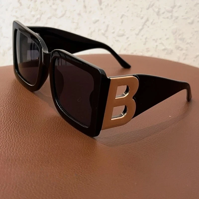 

Luxury Designer Big Frame Square Sunglasses For Women Men Vintage Trend Eyeglasses Ladies Outdoors Driving Shades UV400 Fashion