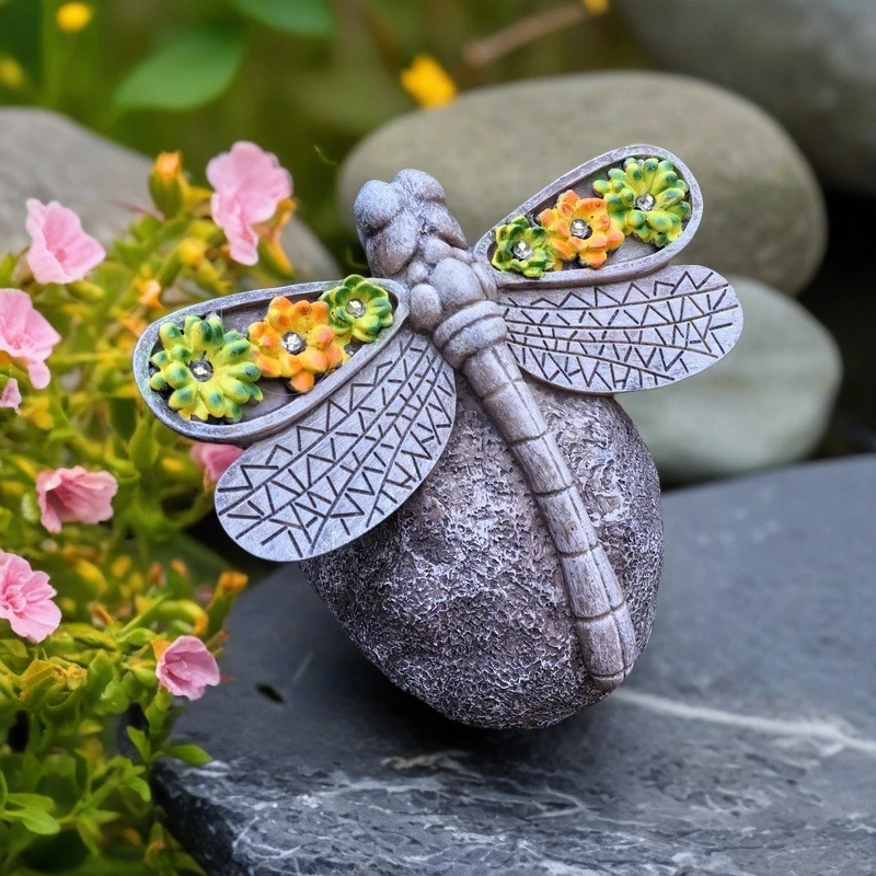 

New solar-powered garden light with succulent dragonfly glow ornament, creative animal decoration for the yard