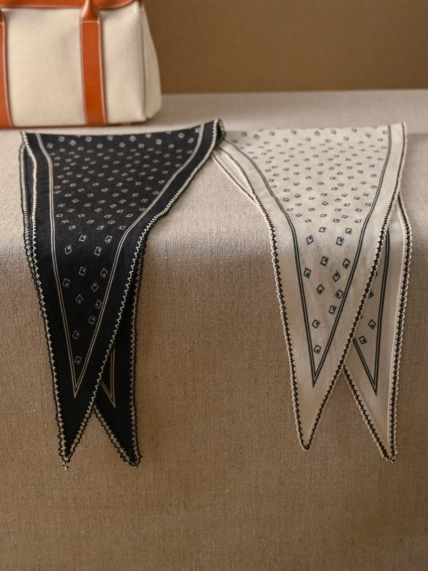 シルクウールダイヤモンド柄スカーフレースフラワーカールエッジ夏薄い三角スカーフショールシンプルスタイル韓国語版春秋