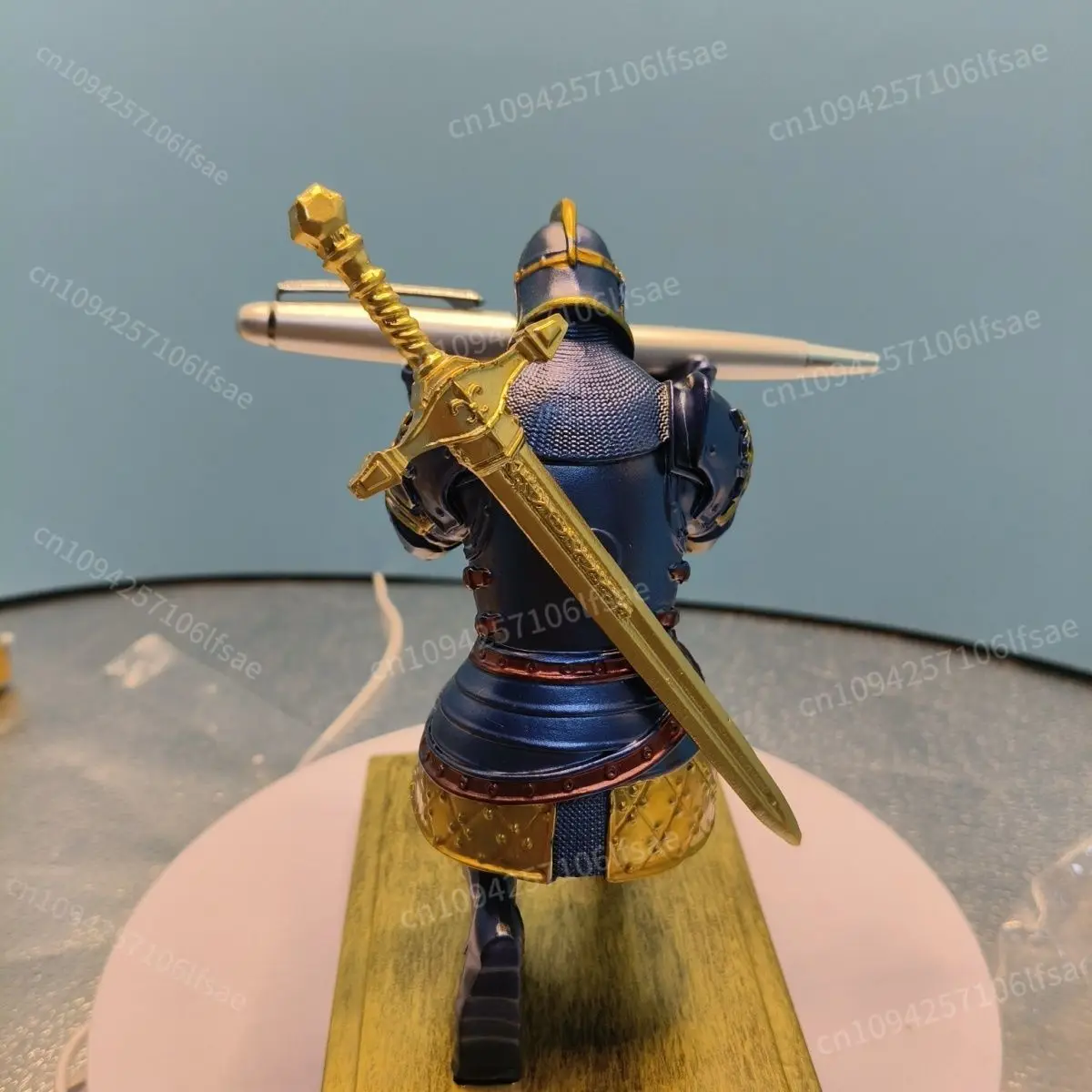 New Executive Knight Pen Holder Creative Pen Holder Desktop Ornaments Pen Holder Birthday Gift Samurai