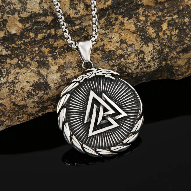 Stainless steel Viking rune dragon circular pendant, domineering trend, versatile steel necklace