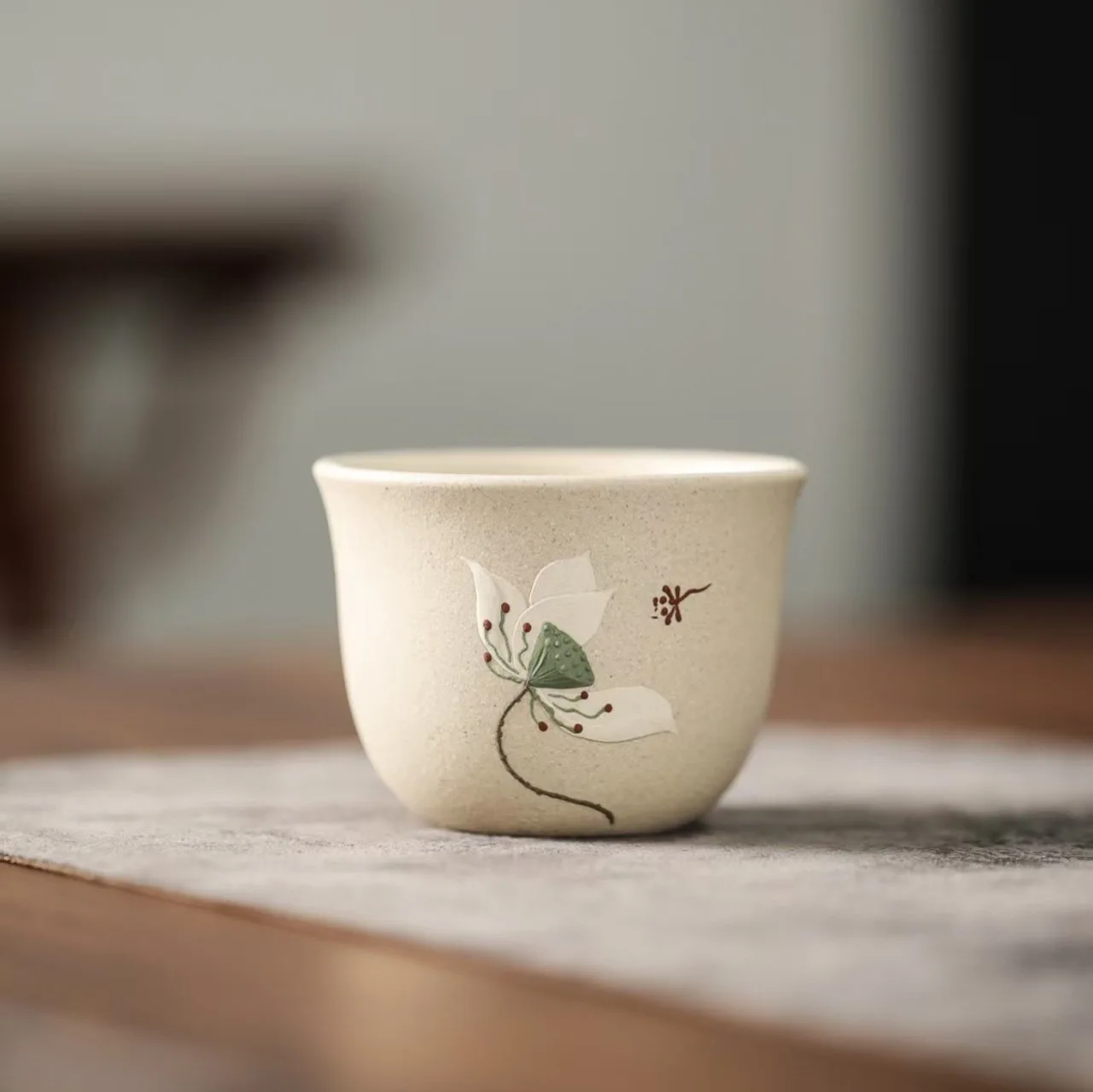 

Чайная чашка ручной работы из исинской фиолетовой глины, оригинальная чашка-лотос из белого нефрита, набор для чаепития Гунфу, подарочная чайная чашка