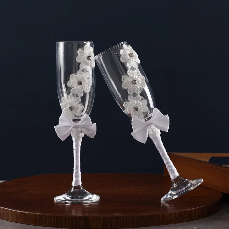 نظارات شمبانيا كريستالية فاخرة - أكواب توست لحفلات الزفاف المتلألئة للاحتفال بالزفاف