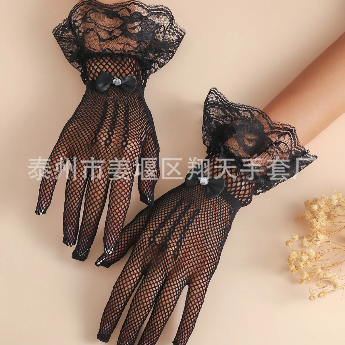 Girls Lolita Lace Fishnet Gloves Women Bridal Ceremony Etiquette Mesh Thin Mittens Gothic Punk Sexy Glove Black White Soft