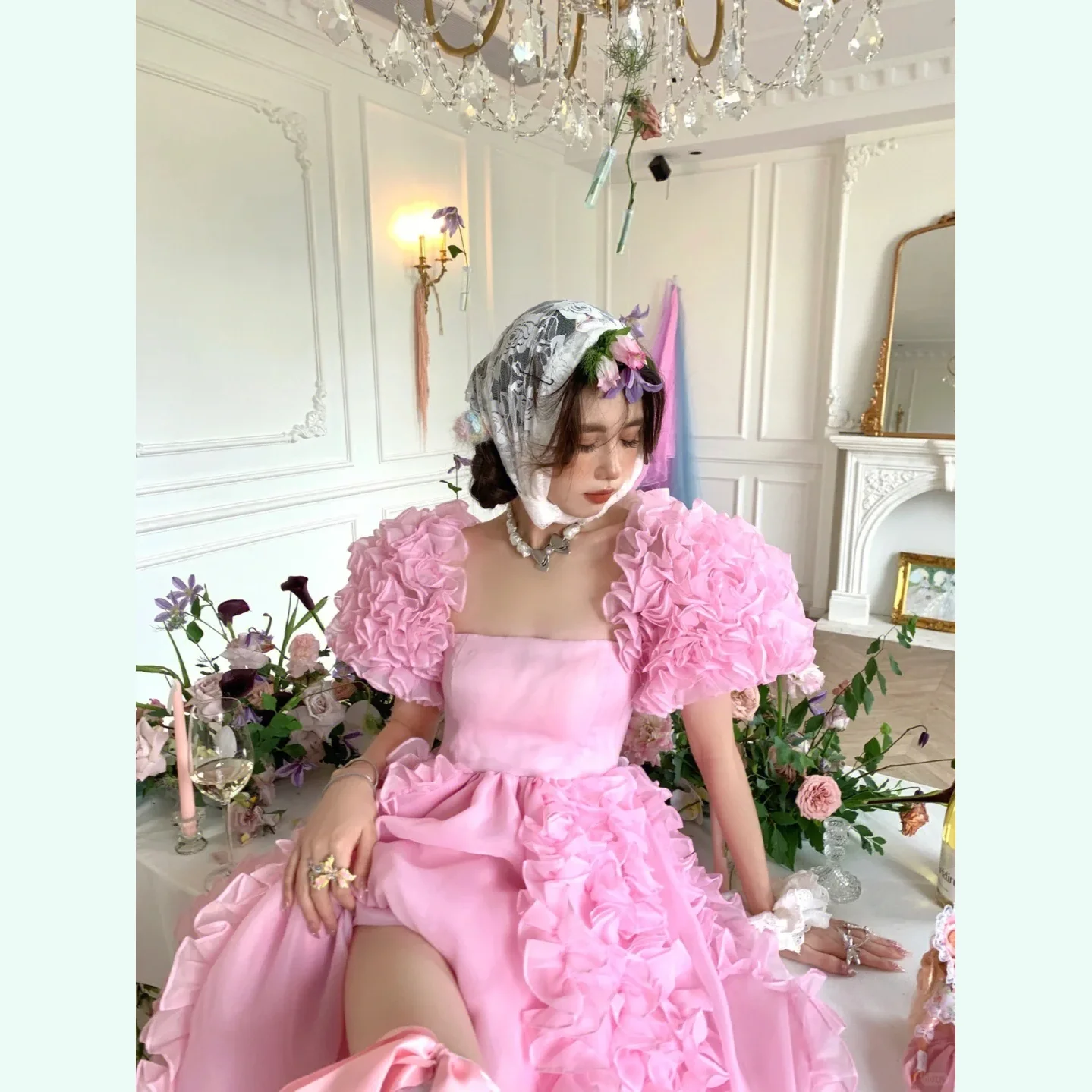 Abiti da ballo stile Lolita abito da festa rosa a strati personalizzato lussureggiante abito da ballo lungo con volant con maniche servizio