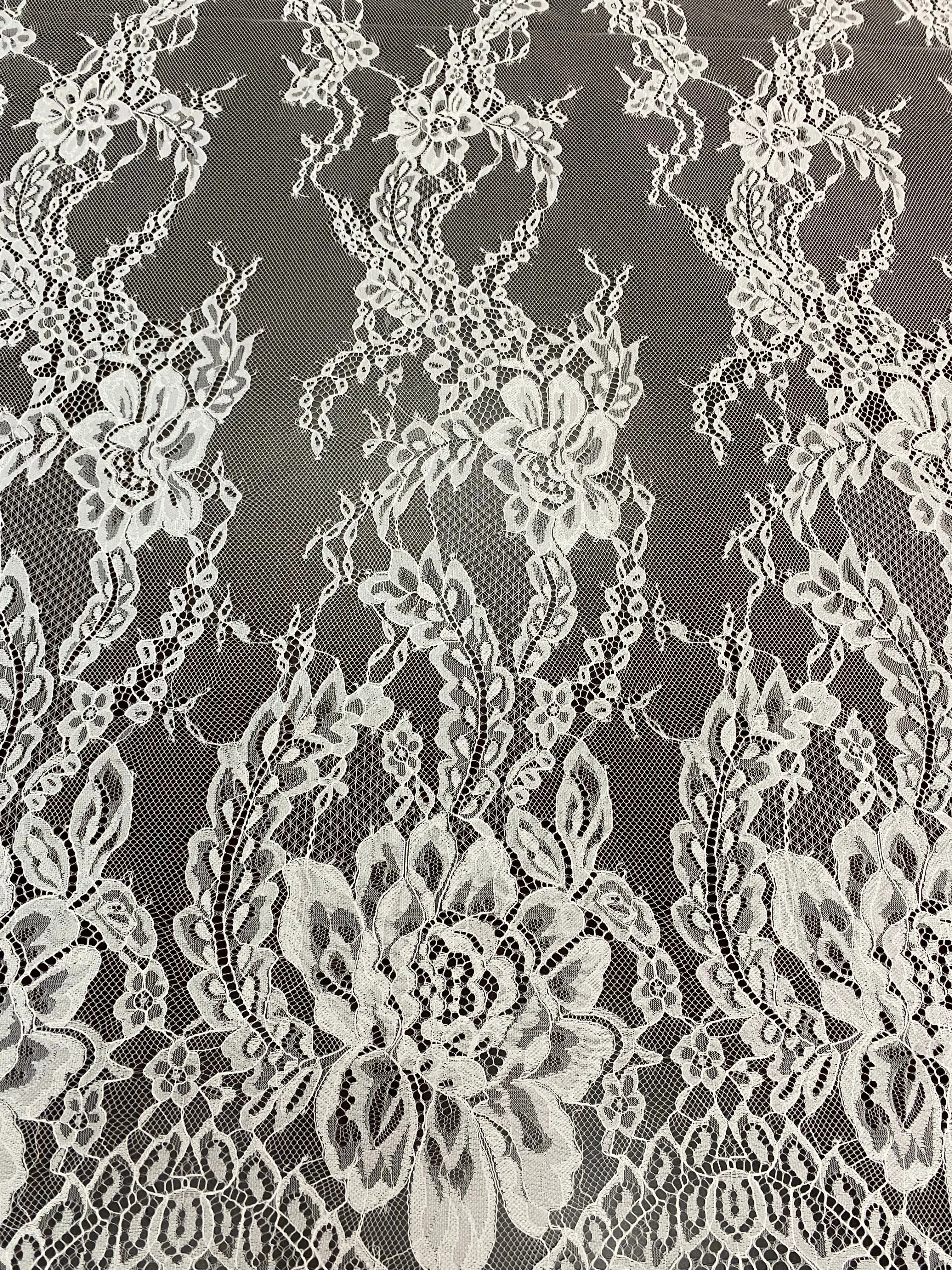 Ivory-colored Mascara Fabric French Chantilly Lace Bridal Material，Featuring Tall and Large Floral Patterns With Big Blossoms