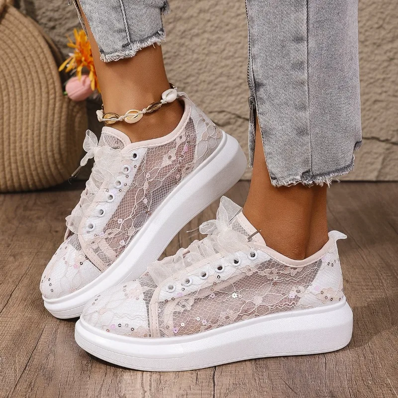 

Новая летняя женская повседневная обувь, легкие дышащие туфли на плоской подошве с кружевной отделкой, женские кроссовки на платформе с вырезами, Zapatos Mujer