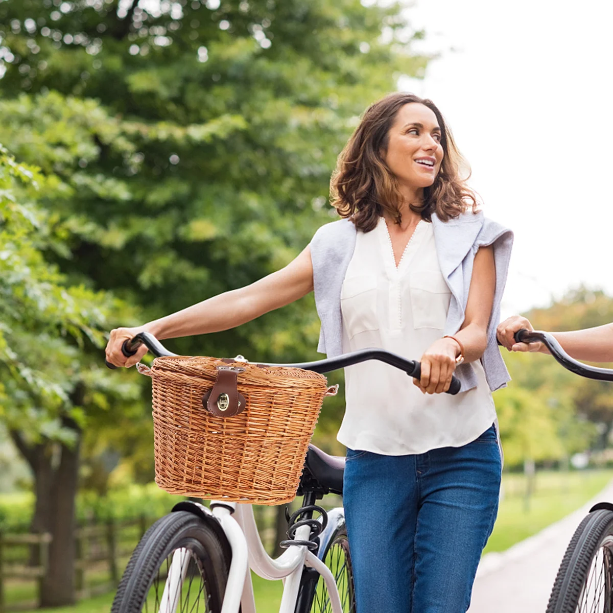 

Wicker Front Bike Basket Natural Willow Style Large Capacity for Books Bags Picnic Baskets for Bicycles