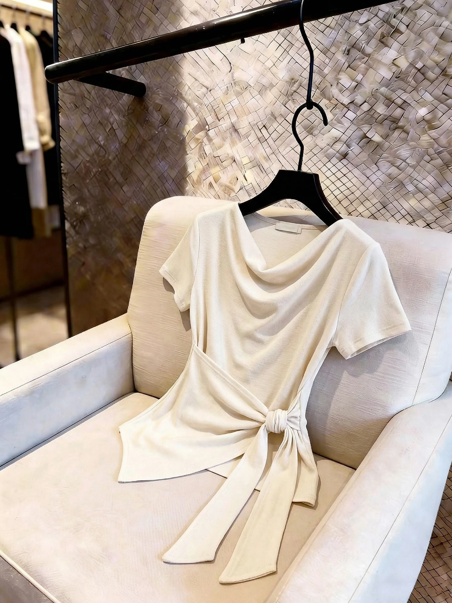

Fashionable Korean Style Short Sleeve T-Shirt with Belt Design Summer Trendy Top Women's plus Size Straight Cut Commute Wear