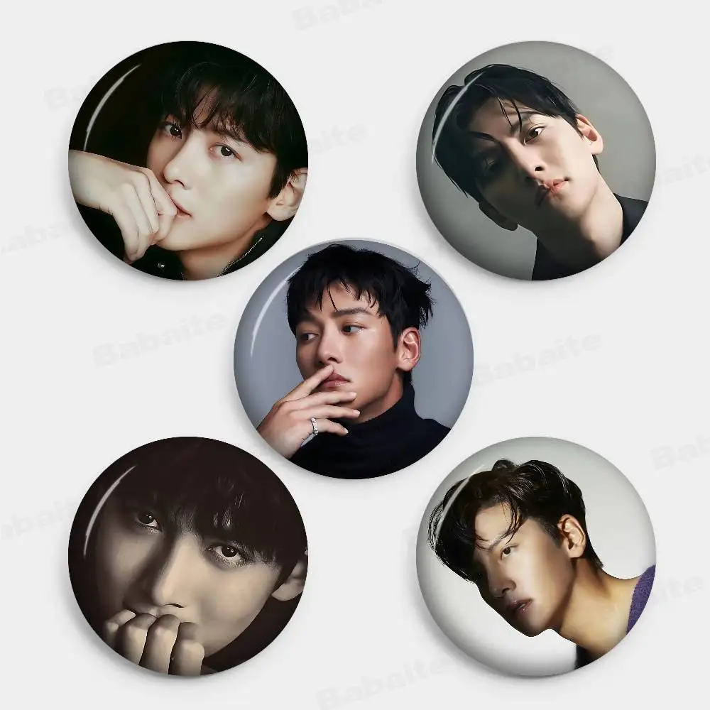 Fashion Ji Chang Wook Tinplate Pin Button Custom Anime Role Old-school Brooch Cartoon Collar Badge Jewelry Gift Fans