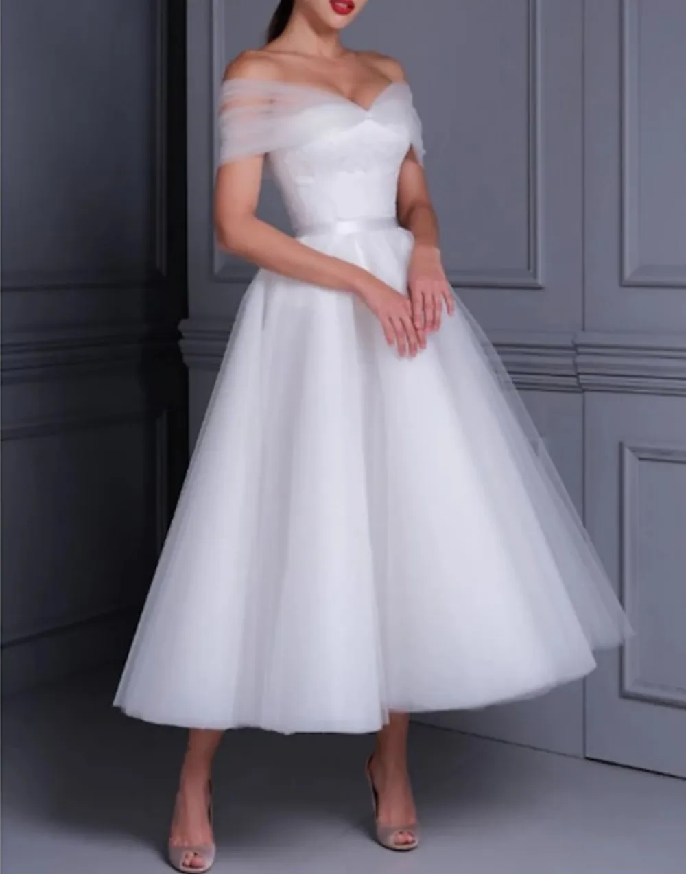 Tiffon midi-lengte trouwjurk |   Off-shoulder kanten panelen met korte mouwen, meerlaagse gezwollen A-lijn rok van tule, lintaccent