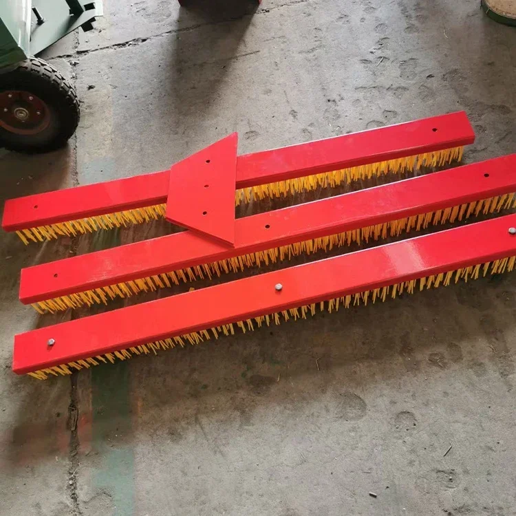 فرشاة العشب الاصطناعية المثلثة معنقدة لملعب كرة القدم، فرشاة صيانة العشب الاصطناعي لتغليف الرمال #5