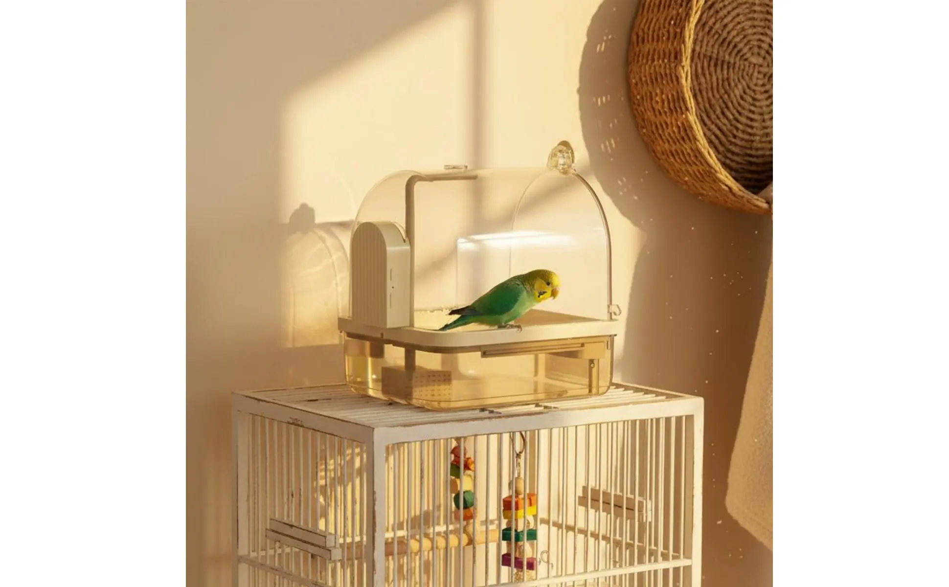 Hanging Avian Shower Transparent Panoramic View Enclosed Avian Bathing Box Parakeet Bath House Easy to Disassemble Pet Supplies