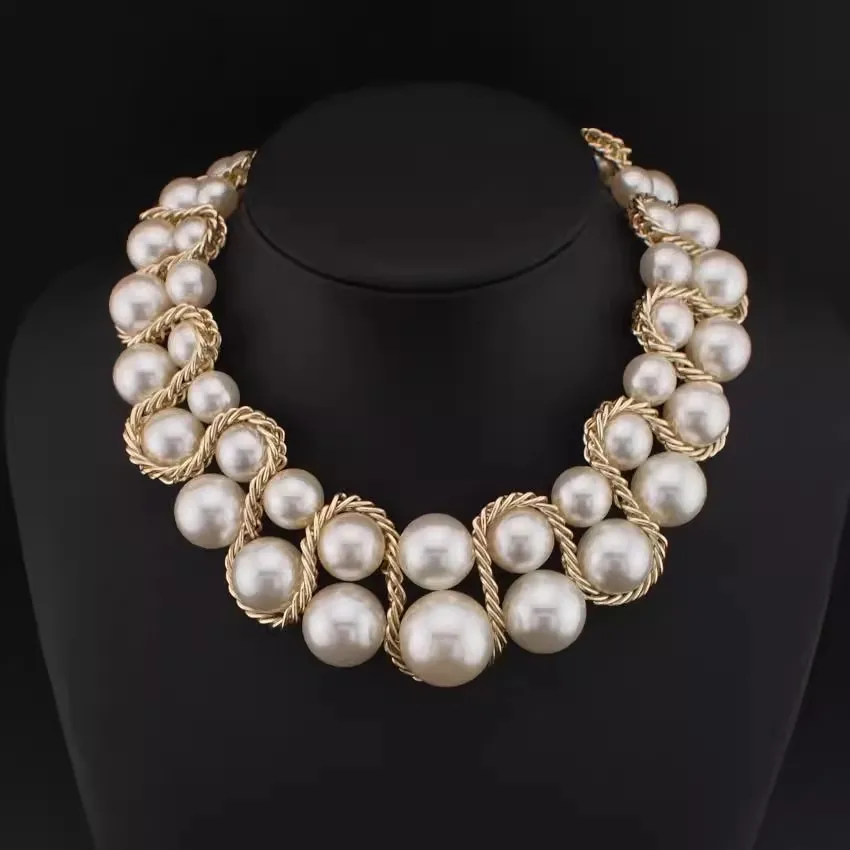 Retro multi-level exaggerated imitation pearl collarbone chain Korean version of luxury fashion banquet short necklace false col