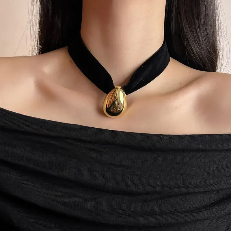 

Retro Black Wide Velvet Egg Water Drop Pendant Light Luxury Premium Necklace Female