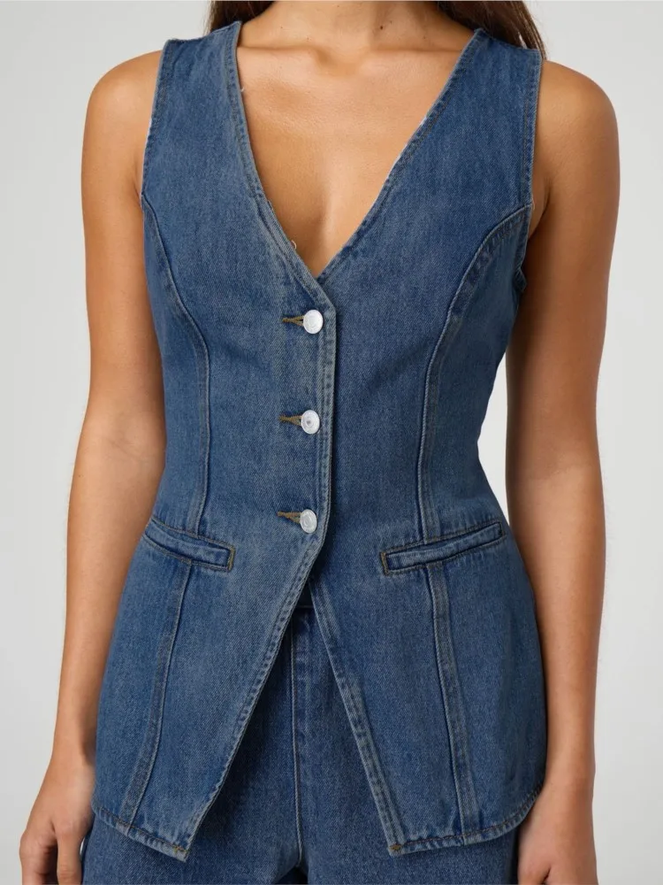 

2025 New Fashionable Casual High-Waisted Women's Button Sleeveless Top Denim Shorts Sleeveless Cotton Clothing Suit Females