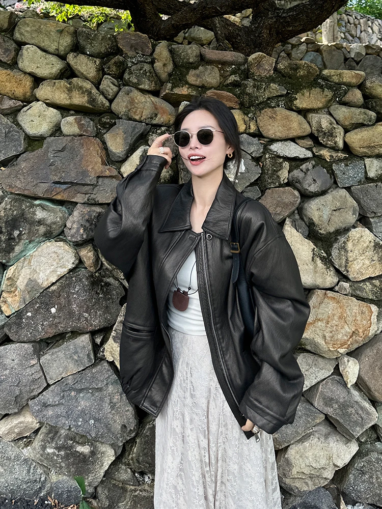 Jaqueta Feminina de Couro PU Solta Preta e Dourada para Motocicleta, Casaco Chique e Moderno com Zíper para Outono/Inverno