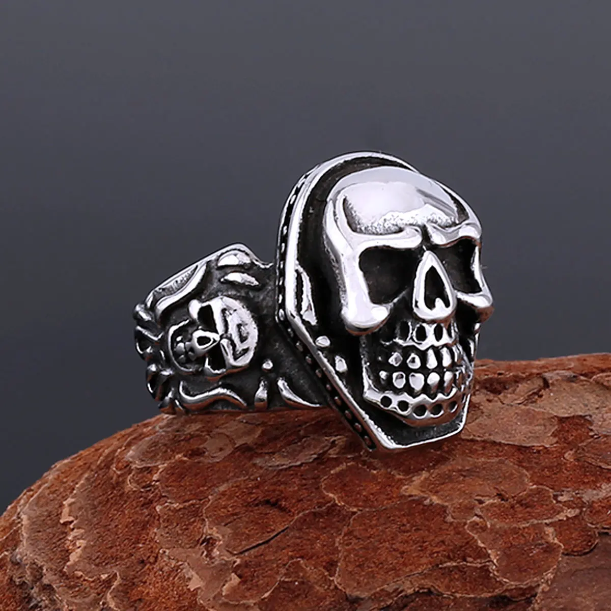 

Premium Vintage Viking Stainless Steel Skeleton Ghost Head Ring Nordic Men's Fashion Amulet Ring Jewelry Party Accessories