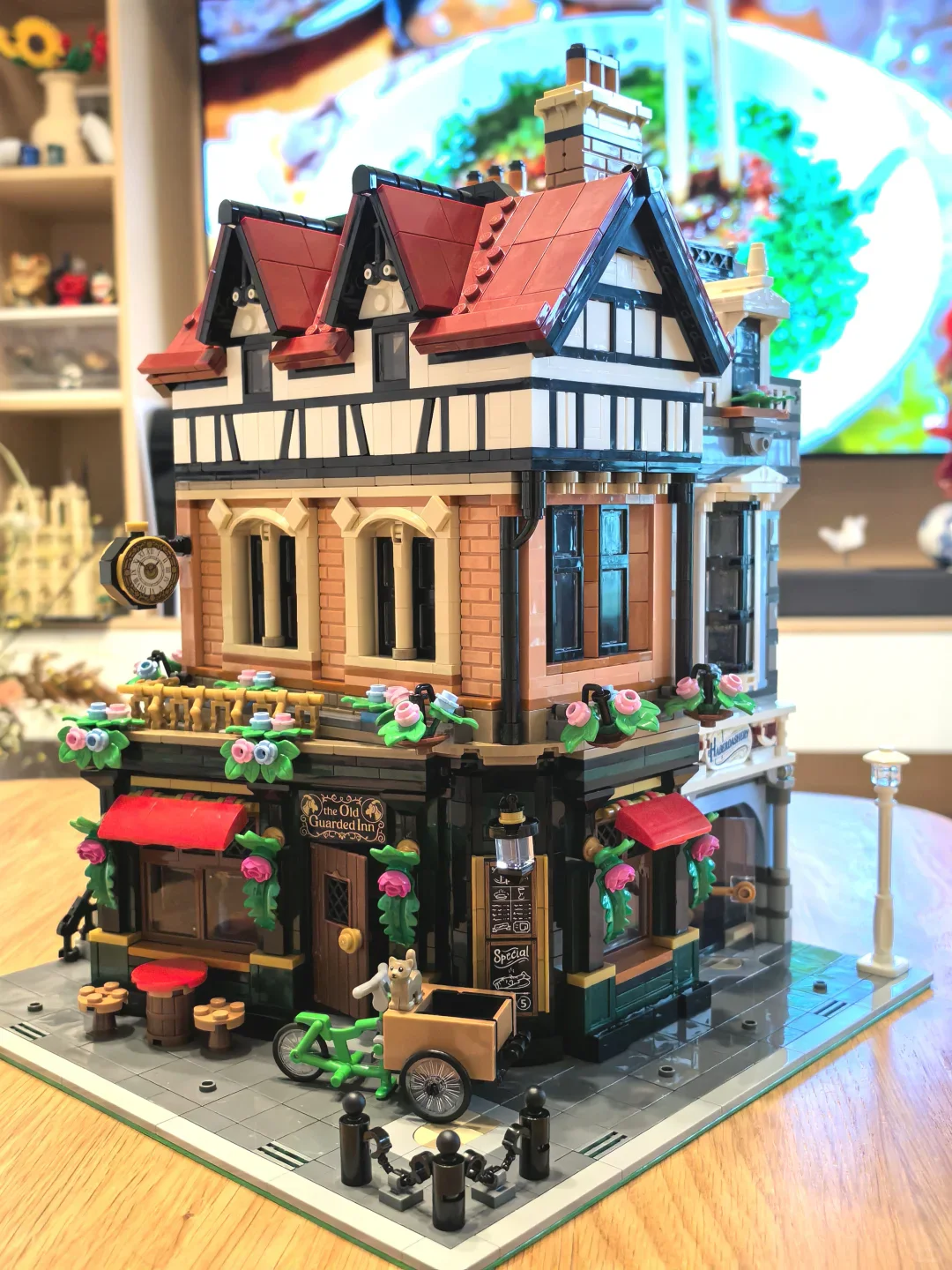 

New MOC British Street Scene Model Home Decor Building Blocks for Boys and Girls as Holiday Gifts