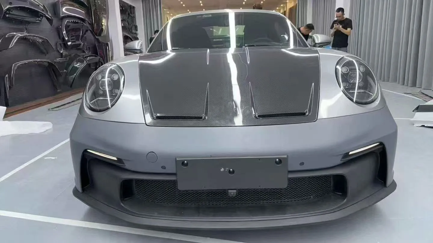 Bumper Karbon Kering Baru untuk 911 992 GT3 dengan Lubang Knalpot - Pemasangan Universal (Bolt-On) Garansi 1 Tahun (Retrofit/Upgrade)
