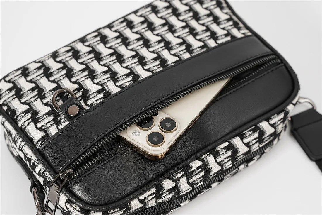 Luxuriöse Umhängetasche im Designer-Stil, Herren-Schultertasche aus Canvas mit Patchwork-Details und PU-Leder, Herren-Schulter-Messenger-Tasche, Handtasche, rechteckige Geldbörse. – Detail 18