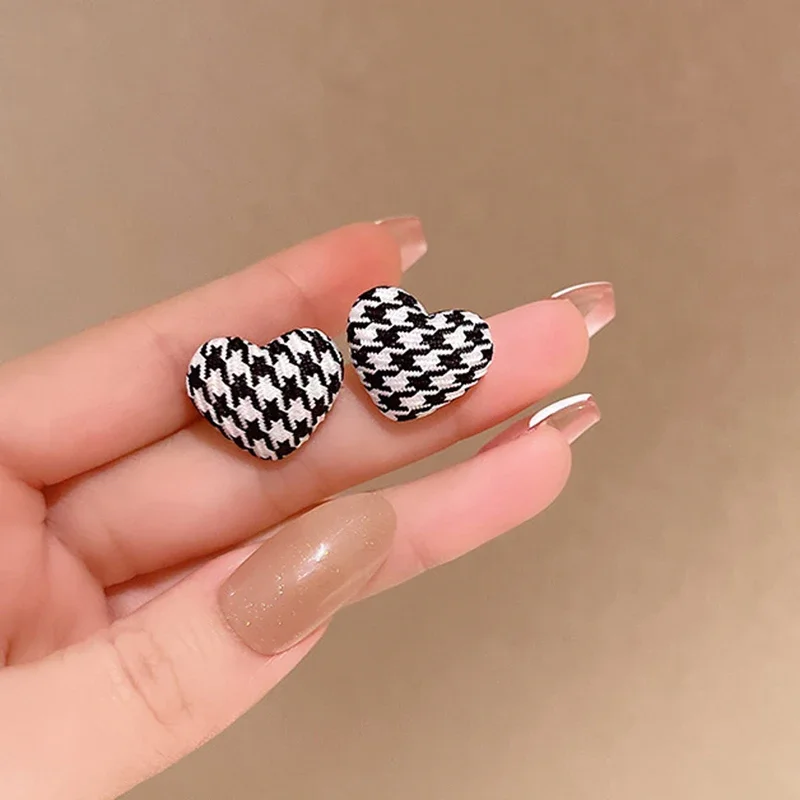 Luxury Houndstooth Woven Earrings Trendy 2023 Winter Vintage Cloth Geometric Ear Studs Fashion Jewelry Women New Year Gift