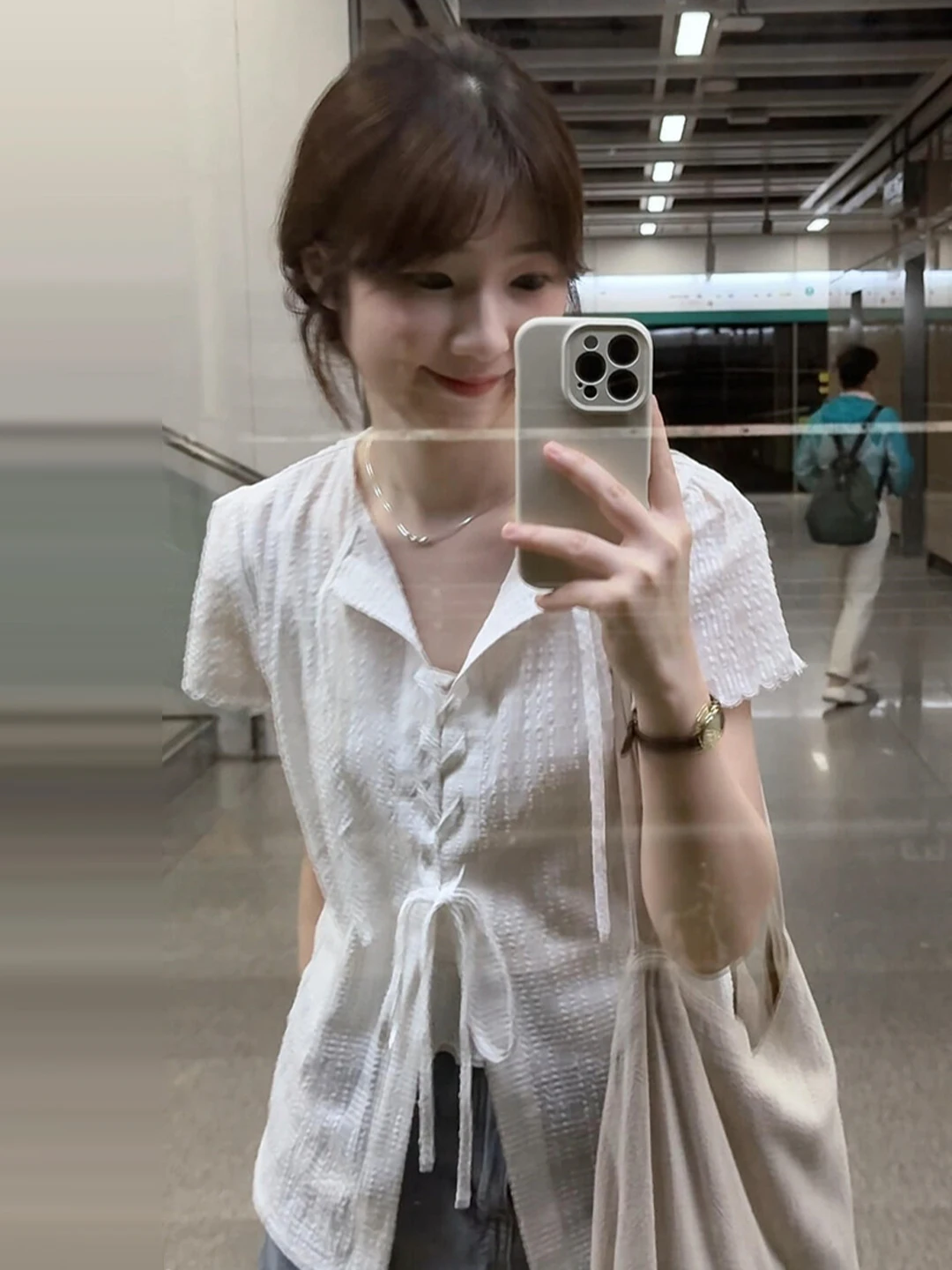 

French Style White Short Sleeve Shirt Women's Summer 2026 New V-neck Belted Waist Cinch Design Sense Top Fashionable Girl