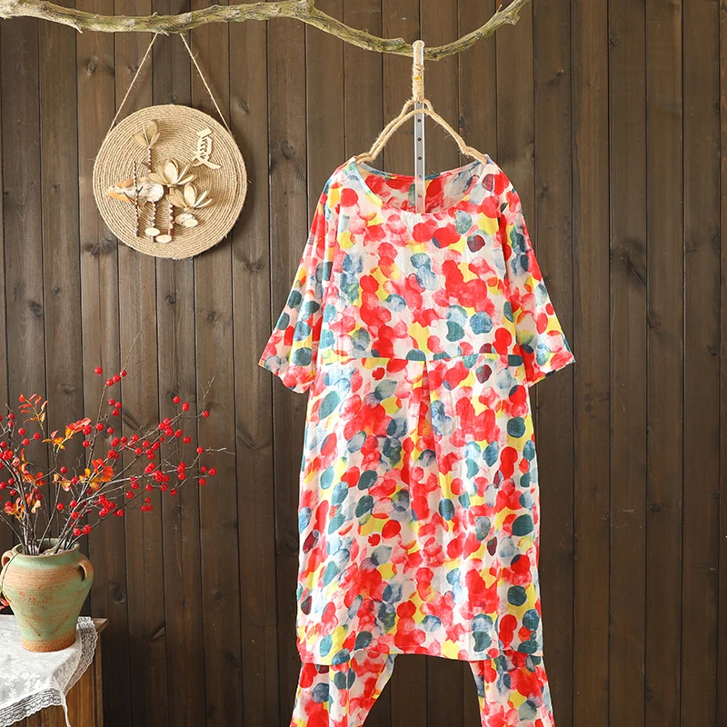 

Хлопково-льняной комплект из двух предметов с принтом в горошек, круглый све, миди, длина, T, с эластичной резинкой на талии, повседневные брюки с девятью точками, модные...