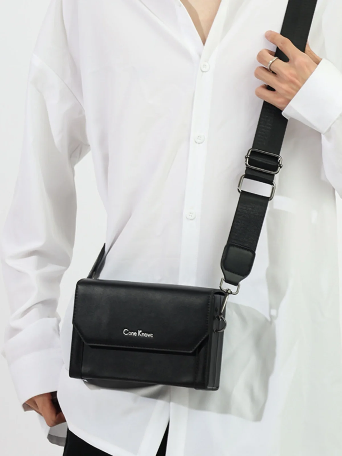 

Модная корейская мужская сумка-кроссбоди, маленькая квадратная сумка, стильный чехол для телефона, сумка через плечо, повседневная сумка из искусственной кожи PU.