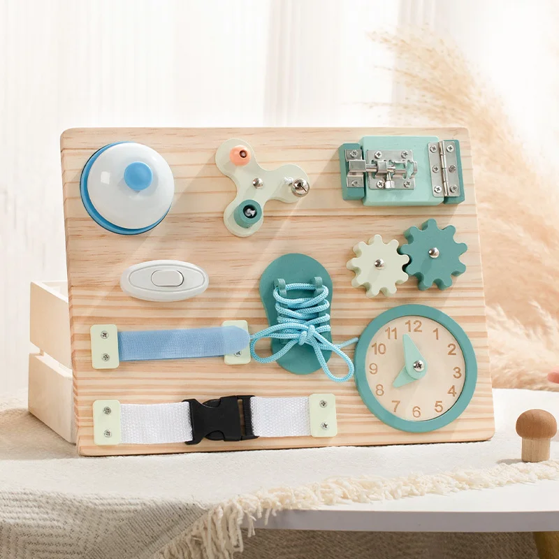 เกมกระดานไม้เสริมพัฒนาการแบบมอนเตสซอรี่ ของเล่นเสริมประสาทสัมผัส พร้อมกระดิ่ง ตัวล็อค นาฬิกา เฟือง ฝึกทักษะการใช้ชีวิตประจำวันสำหรับเด็ก เกมเสริมการเรียนรู้