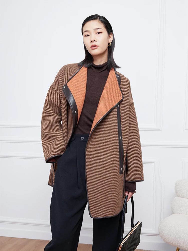 

Австралийское шерстяное пальто из ультрашерсти с двусторонним фактурным узором, кожаными вставками и заклепками, в стиле ретро