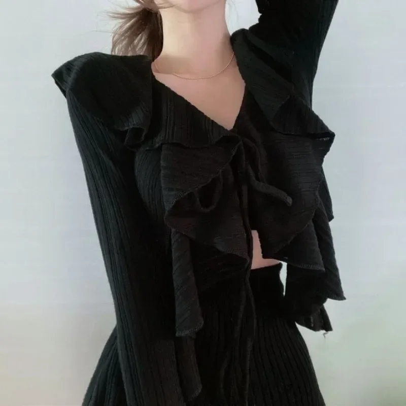 

Korean Style Chic Casual Lace Up Blouse Woman Elegant and Youthful Cropped Short Shirts Flare Sleeve Clothing Autumn 2025