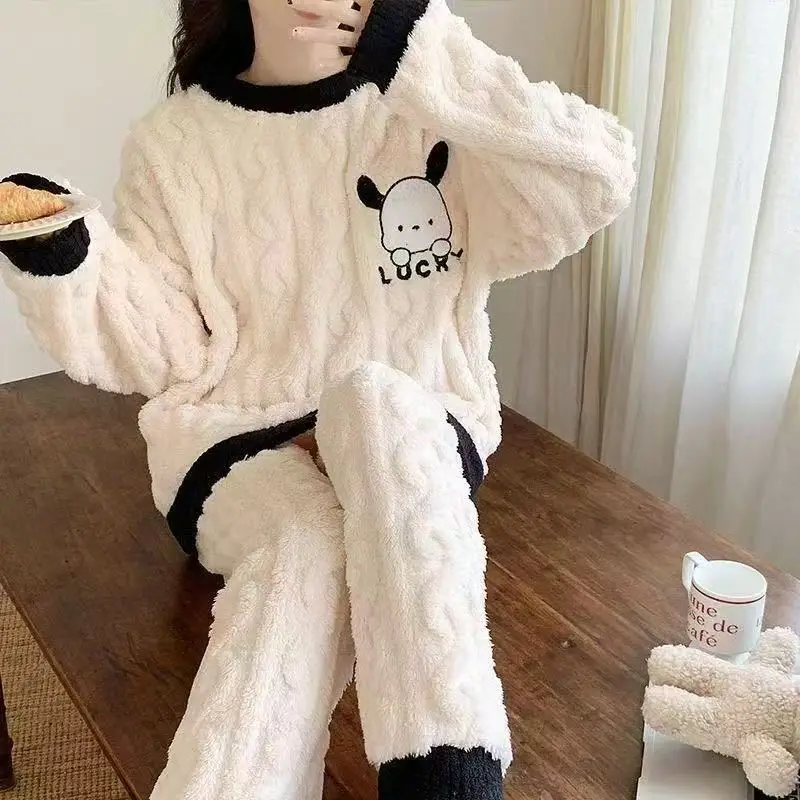 

Женский бархатный пижамный комплект с рисунком аниме Pochacco Kuromi, осенне-зимний свободный плюшевый теплый домашний комплект с круглым вырезом для девочек, кавайная ночная рубашка