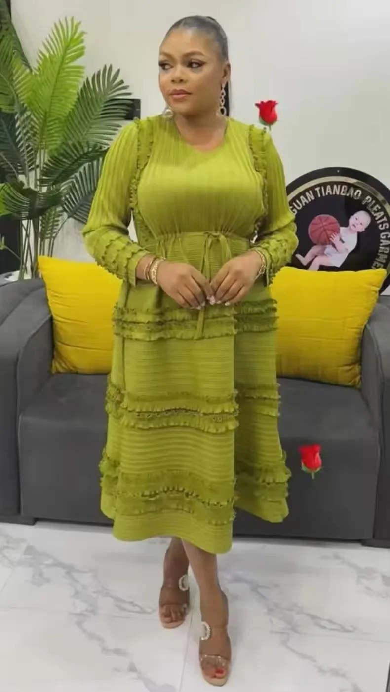 فستان مياكي فضفاض متعدد الاستخدامات بطيات لعام 2025 بلون سادة مزين بالزهور ورقبة مستديرة فساتين سهرة طويلة ملابس نسائية