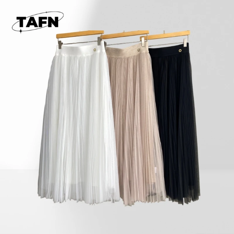 

Women Classic Cashmere Cardigan – Vintage Design for Casual Settings in 2025 Vintage Style Cozy Warmth for Everyday Wear AI1324