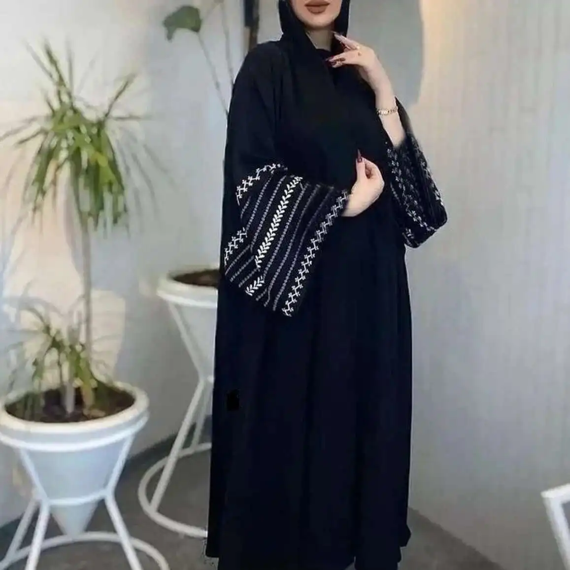 Robe arabe Abaya Cardigan brodé pour femme Nouvelle mode brodée pour femme Abaya Ramadan Dubaï Luxe Islam Élégant