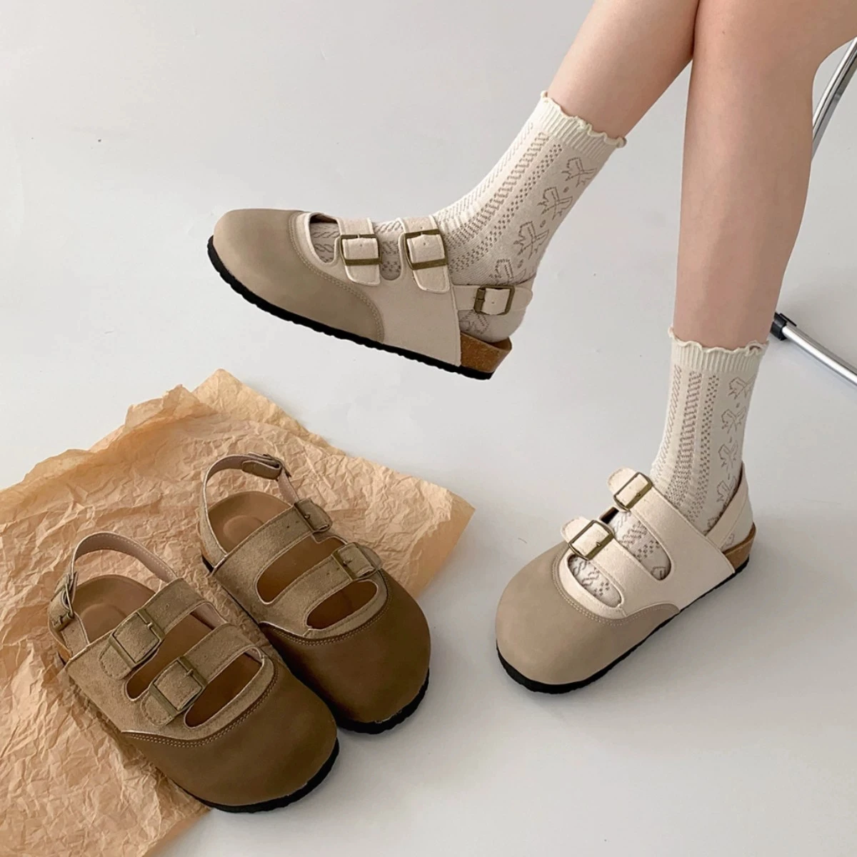 Sandalias de mujer con punta cerrada y tira trasera, tipo zueco, con triple hebilla ajustable, de corcho, planas, sin cordones, de gamuza, informales, para caminar, tipo mule.