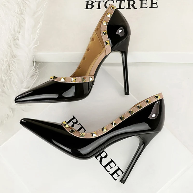 

Women Fashion Rivets Design 10.5cm High Heels Shoes Lady Elegant Patent Leather Nude Pumps Female Elegant Party Dress Shoes