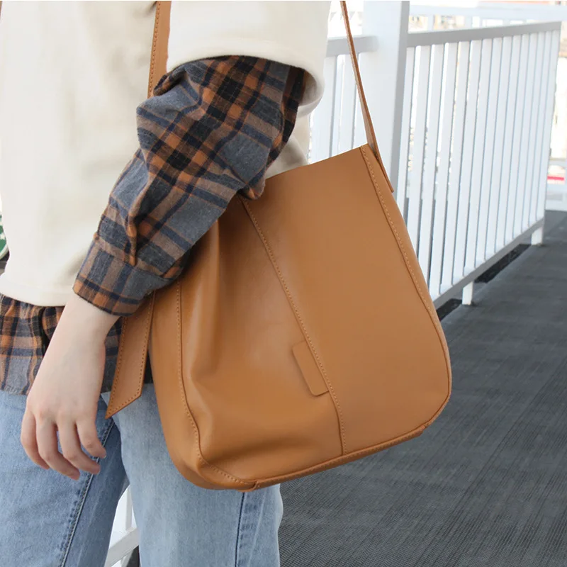 Korean Version New Trend Large Capacity Shoulder Bag Women's Fashion Simple And Versatile Bucket Bag Messenger Bag Underarm Bag