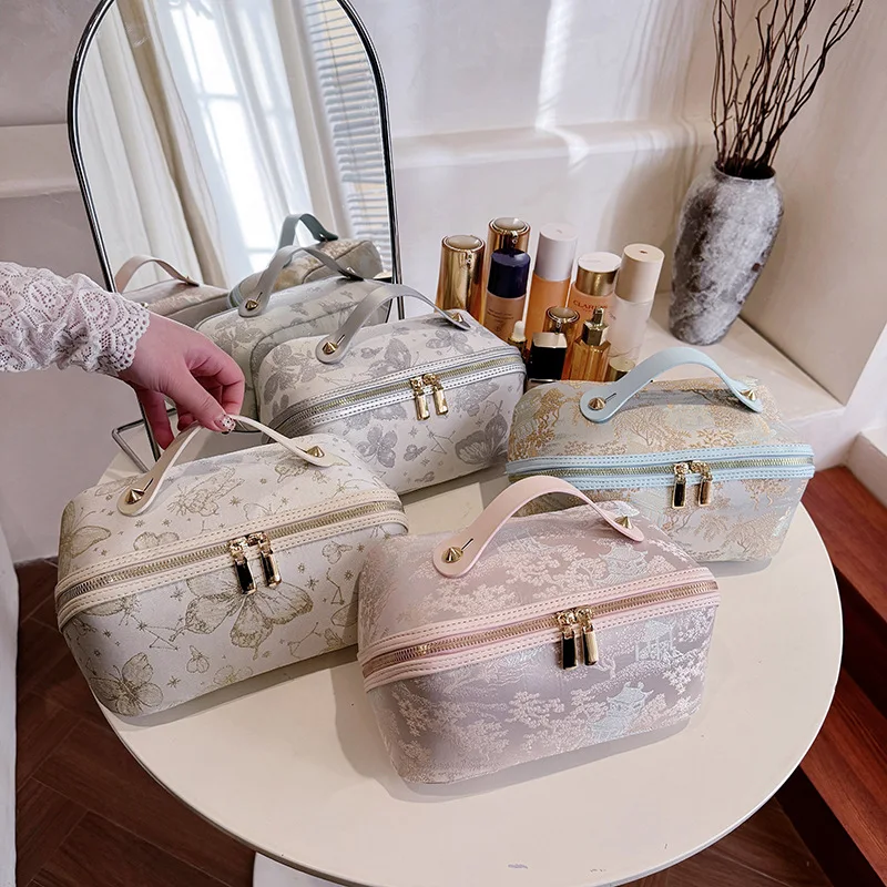 

Женская косметичка с китайской традиционной вышивкой, новая вместительная сумка для хранения вещей, высококачественная портативная сумка для туалетных принадлежностей.