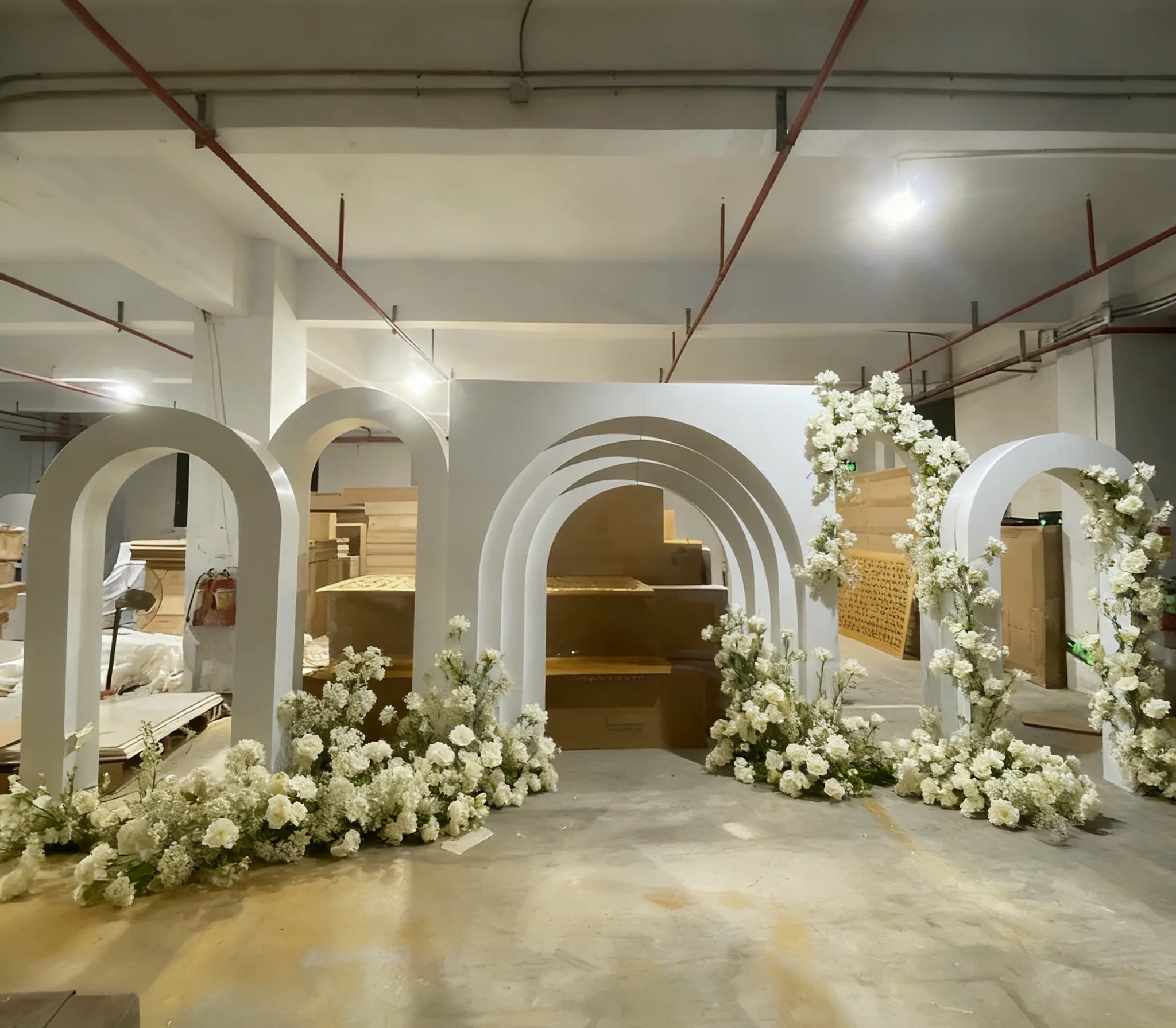 FSDKX White U-Shape Stage Backdrop Elegant Modern PVC Acrylic Wedding Backdrop for 2025 Event Party New Arrival
