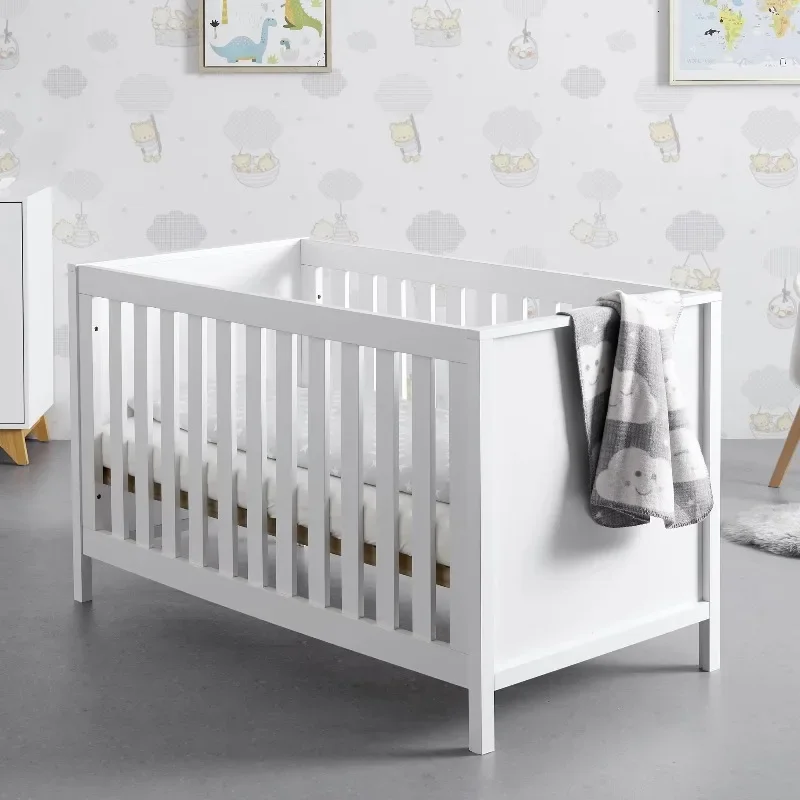 Bamboo and wood portable baby crib, convenient, practical and durable