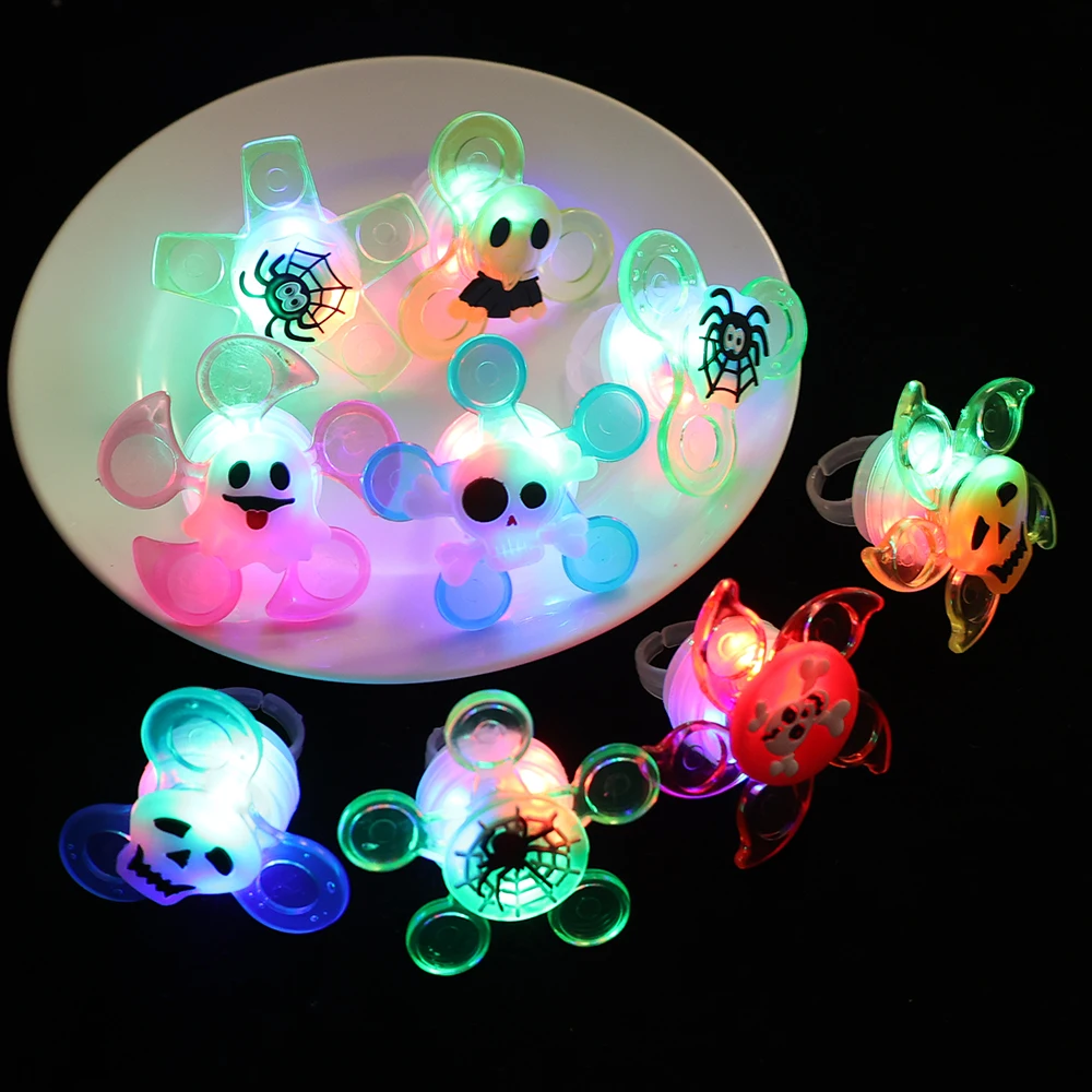 Lotti Halloween Glow Ring Creative Ghost Skull LED lampeggiante Gyro Ring Toy children's Party Finger Lamp decorazione puntelli regalo